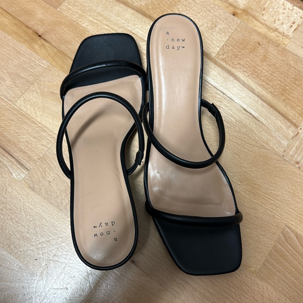 Brand New Women’s black sandals size 12